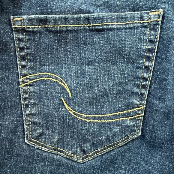 Levi's Signature Gold Maternity Shorts ~ Size Small.  Like New Condition - Picture 5 of 12